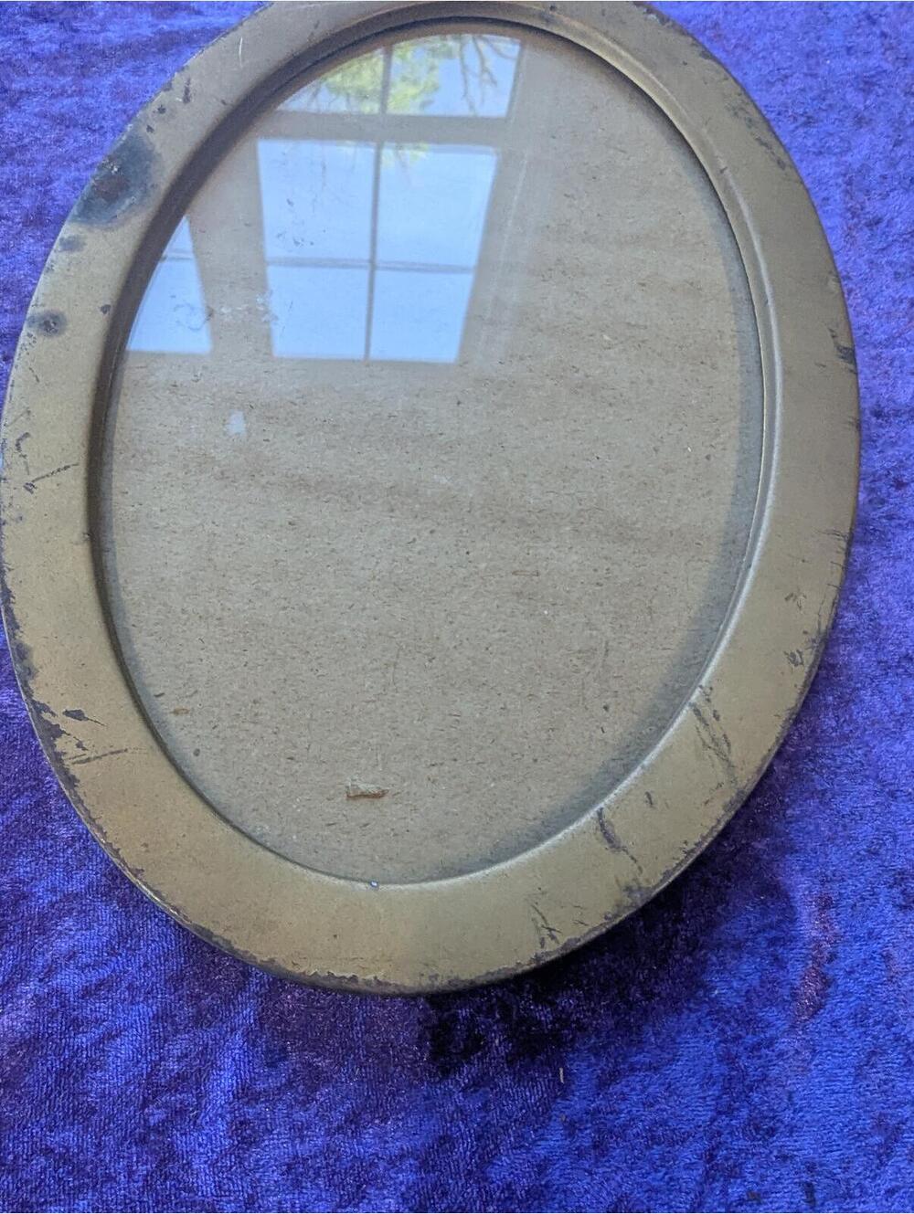 Vintage Oval Frame with Backing - Picture 6 of 8